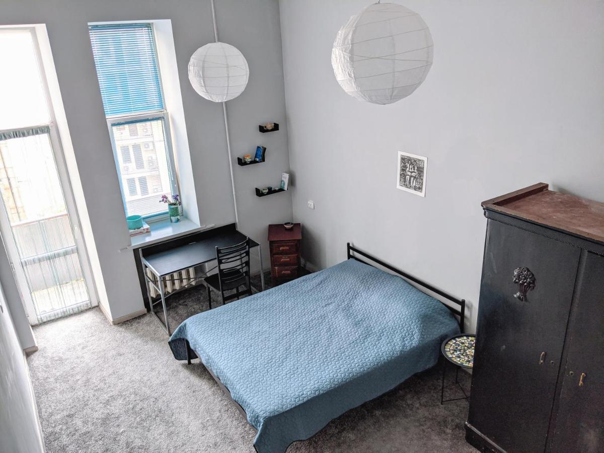 Entire 2-Bedroom Authentic Flat Київ Екстер'єр фото