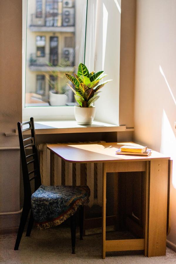 Entire 2-Bedroom Authentic Flat Київ Екстер'єр фото